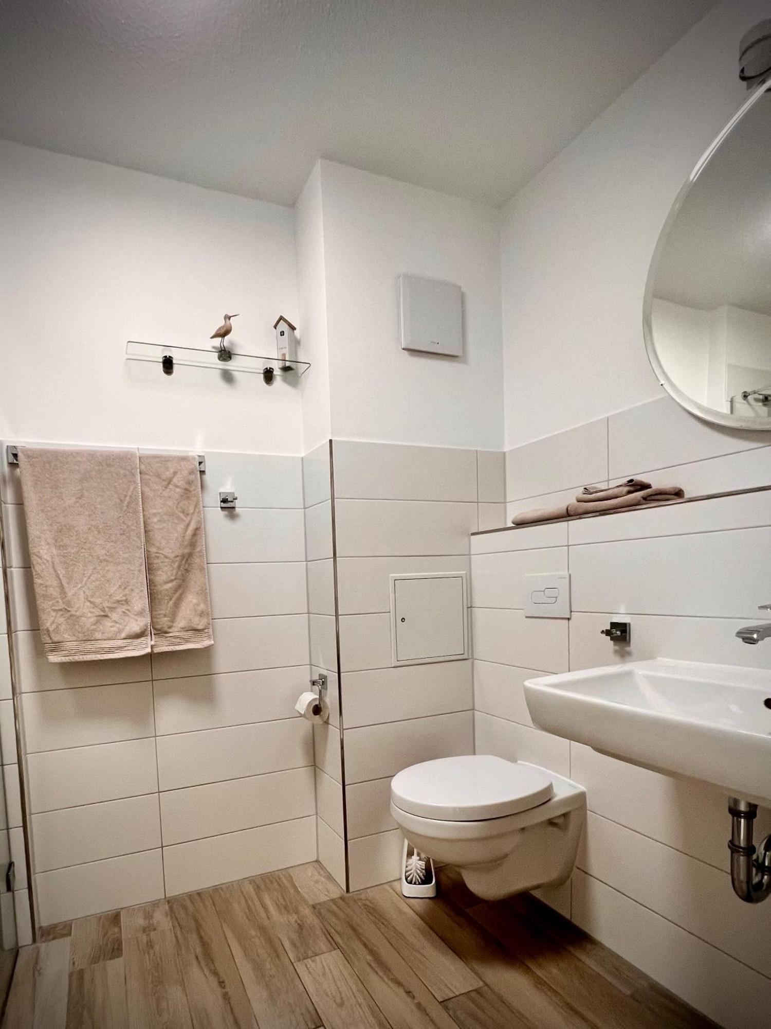 Kleine Auszeit -- Inklusive Parkplatz & Wifi, Geschirrspueler, Waschmaschine & Terrasse Mit Strandkorb -- Perfekt Fuer Urlaub & Business Scharbeutz Exteriér fotografie
